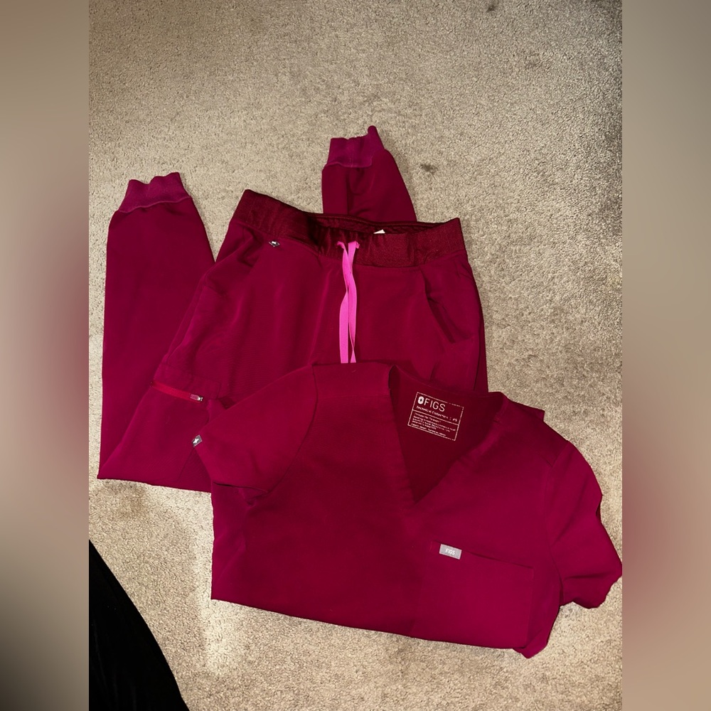 Figs Magenta Scrub Ensemble